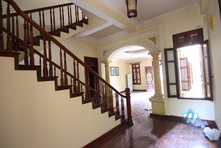 Cheap house for rent in the heart of Tay Ho over 400 sqm usage area